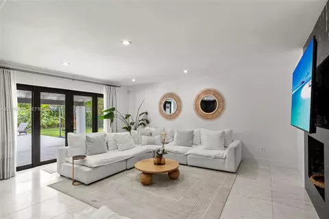 Living - 7200 SW 107th Ter, Pinecrest, FL 33156 photo 4 of 4