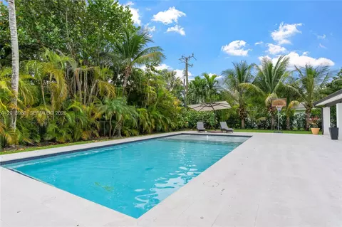 Exterior - 7200 SW 107th Ter, Pinecrest, FL 33156 photo 8 of 11