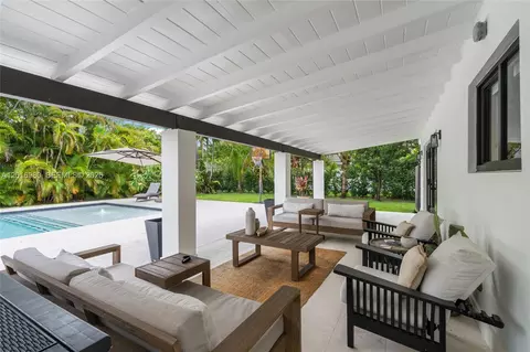 Exterior - 7200 SW 107th Ter, Pinecrest, FL 33156 photo 5 of 11
