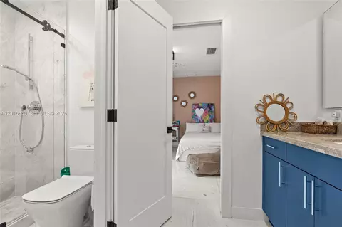 Bath - 7200 SW 107th Ter, Pinecrest, FL 33156 photo 4 of 6