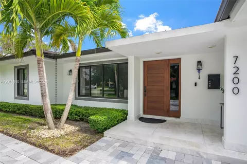 Exterior - 7200 SW 107th Ter, Pinecrest, FL 33156 photo 3 of 11