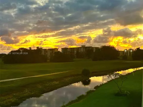 3051 S Palm Aire Dr #201, Pompano Beach, FL 33069