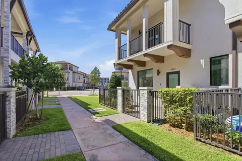 4426 83rd Pkwy, Doral, FL 33166
