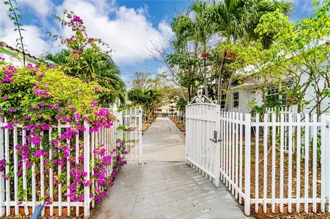 8401 Crespi Blvd #3, Miami Beach, FL 33141