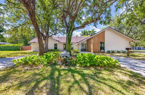 8120 SW 162nd St, Palmetto Bay, FL 33157