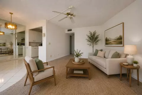 Living - 4082 E Cornwall E #4082, Boca Raton, FL 33434 photo 2 of 5