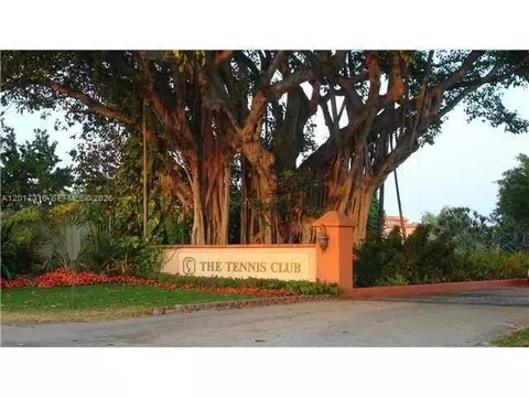660 Tennis Club Dr #101, Fort Lauderdale, FL 33311