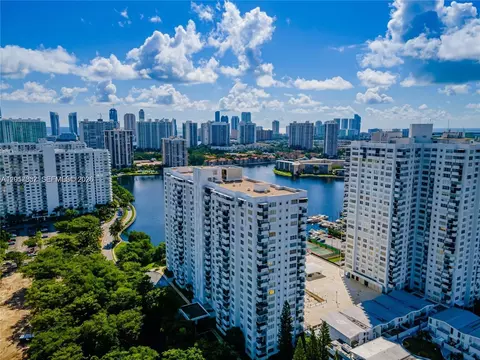 2780 NE 183rd St #1007, Aventura, FL 33160