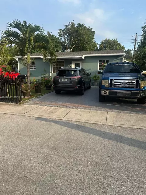 1560 NE 154th St, North Miami Beach, FL 33162