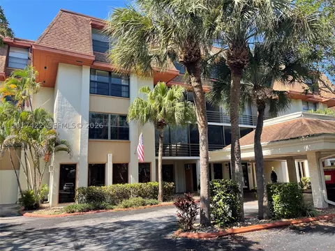 671 NE 195th St #207-E, Miami, FL 33179