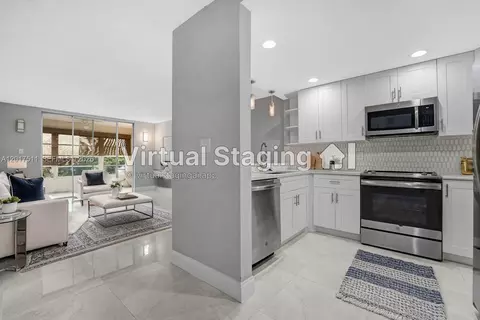 7100 NW 17th St #305, Plantation, FL 33313