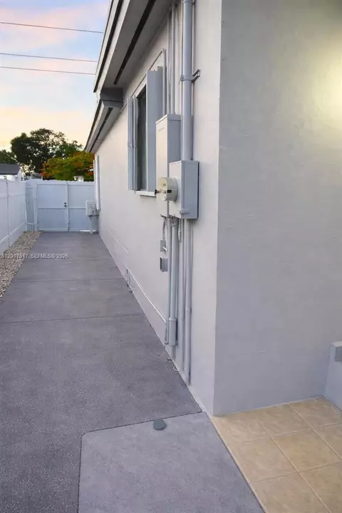 538 E 13th St, Hialeah, FL 33010 photo 7