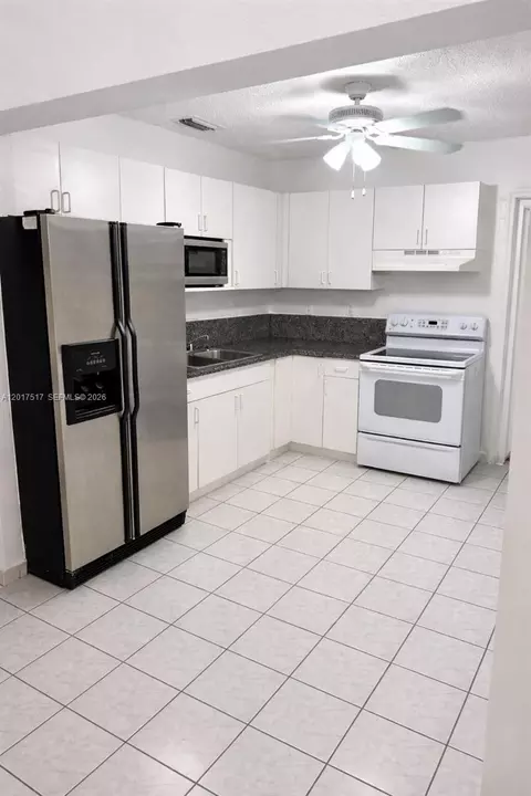 538 E 13th St, Hialeah, FL 33010 photo 3