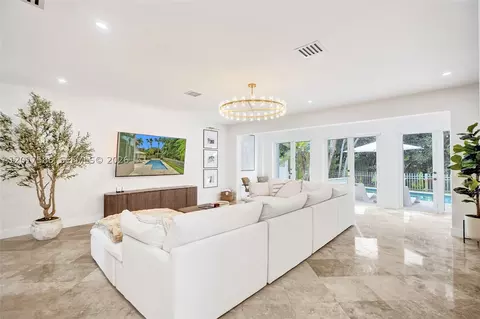 10340 NW 46th Ter, Doral, FL 33178