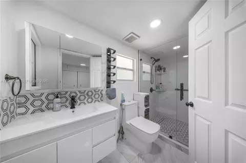 Bath - 661 E 7th St, Hialeah, FL 33010 photo 1 of 3