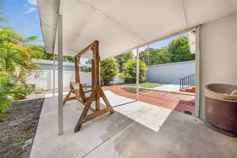 Exterior - 661 E 7th St, Hialeah, FL 33010 photo 4 of 6