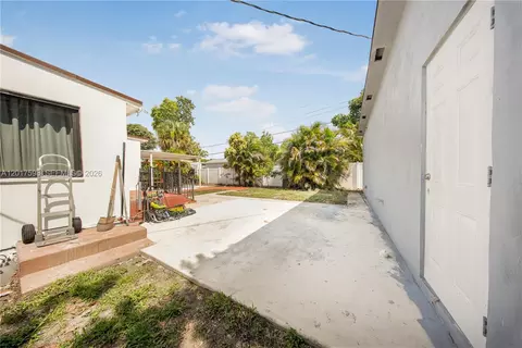 Exterior - 661 E 7th St, Hialeah, FL 33010 photo 5 of 6