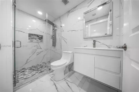 Bath - 661 E 7th St, Hialeah, FL 33010 photo 2 of 3