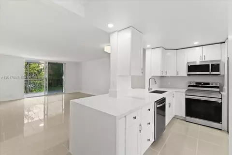 319 NE 14th Ave #201, Hallandale Beach, FL 33009