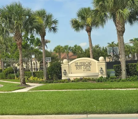 831 Bent Creek Dr, Fort Pierce, FL 34947