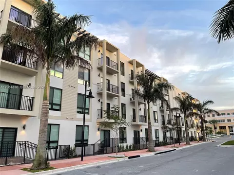 8201 NW 41st St #D-203, Doral, FL 33166