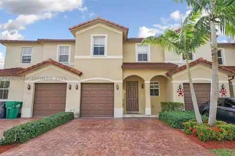 1048 NE 208th St, Miami, FL 33179