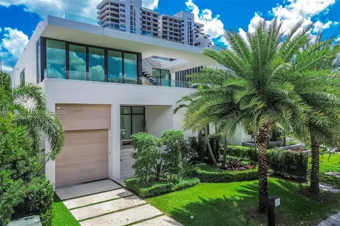 1092 N Venetian Dr, Miami Beach, FL 33139