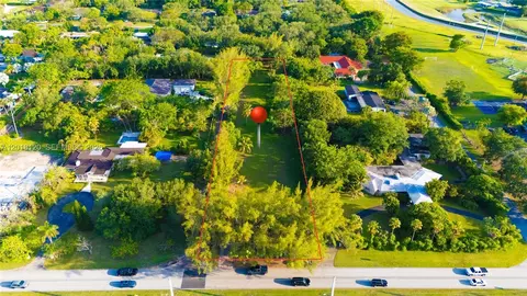 9840 SW 104th St, Miami, FL 33176