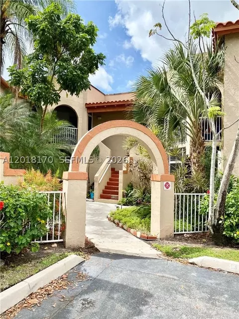 365 SW 86th Ave #203, Pembroke Pines, FL 33025