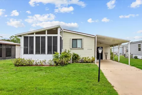 8208 W Bitterbush Ln, Port Saint Lucie, FL 34952