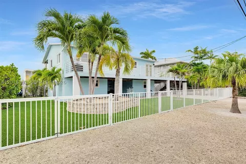 Exterior - 29565 Flying Cloud Ave, Big Pine Key, FL 33043 photo 4 of 17
