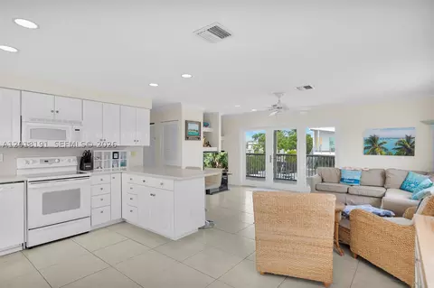 Kitchen - 29565 Flying Cloud Ave, Big Pine Key, FL 33043 photo 2 of 5