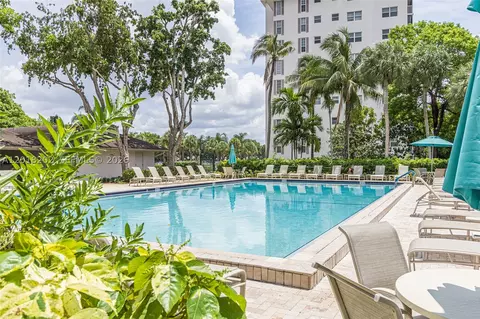 3250 N Palm Aire Dr #406, Pompano Beach, FL 33069