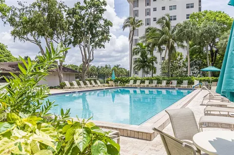 3250 N Palm Aire Dr #406, Pompano Beach, FL 33069