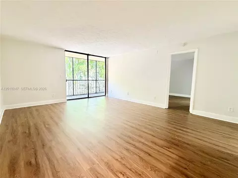 450 Commodore Dr #214, Plantation, FL 33325