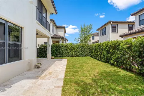 Exterior - 3323 W 96th Pl, Hialeah, FL 33018 photo 8 of 9