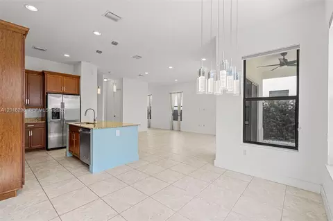 Living - 3323 W 96th Pl, Hialeah, FL 33018 photo 8 of 11