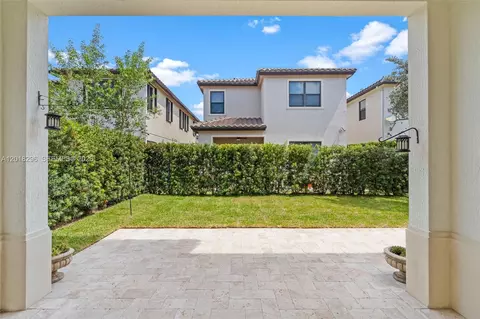 Exterior - 3323 W 96th Pl, Hialeah, FL 33018 photo 3 of 9