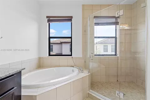 Bath - 3323 W 96th Pl, Hialeah, FL 33018 photo 2 of 4