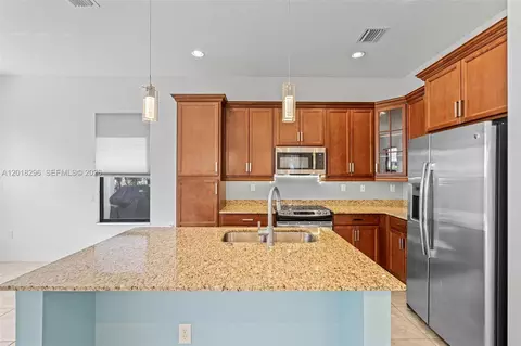 Kitchen - 3323 W 96th Pl, Hialeah, FL 33018 photo 2 of 4