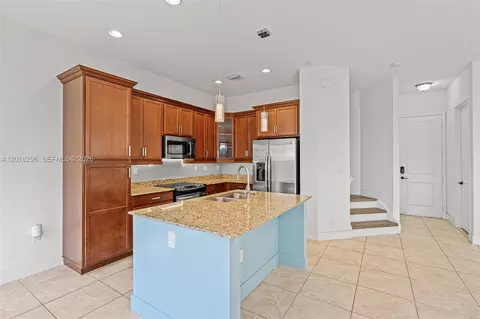Kitchen - 3323 W 96th Pl, Hialeah, FL 33018 photo 3 of 4