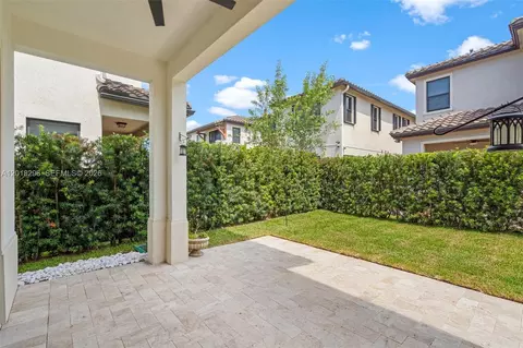 Exterior - 3323 W 96th Pl, Hialeah, FL 33018 photo 4 of 9
