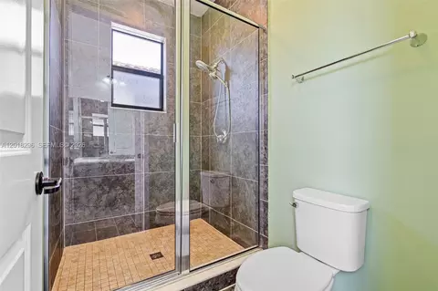 Bath - 3323 W 96th Pl, Hialeah, FL 33018 photo 4 of 4