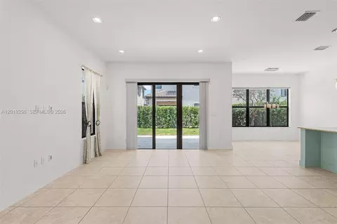 Living - 3323 W 96th Pl, Hialeah, FL 33018 photo 6 of 11