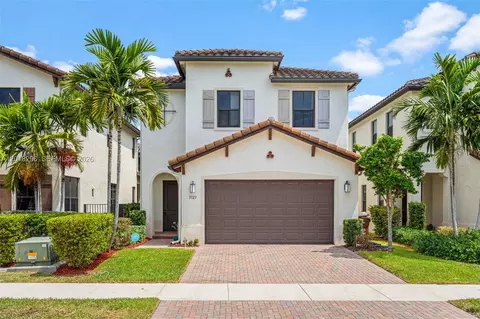 3323 W 96th Pl, Hialeah, FL 33018