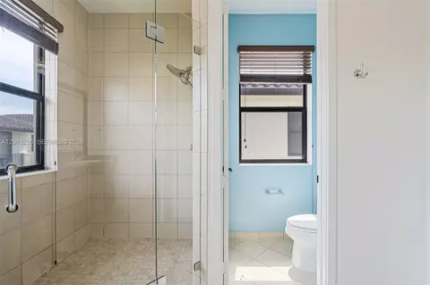 Bath - 3323 W 96th Pl, Hialeah, FL 33018 photo 3 of 4