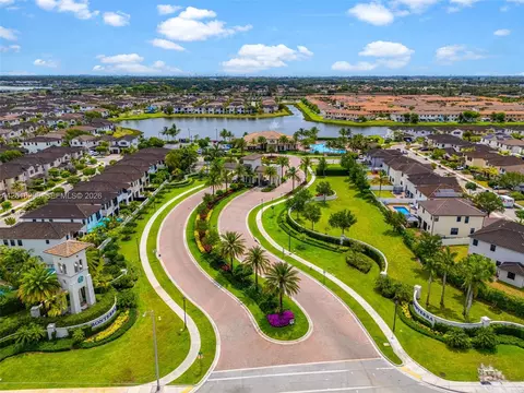 View/Area - 3323 W 96th Pl, Hialeah, FL 33018 photo 2 of 10