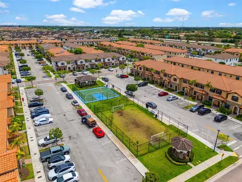 View/Area - 3323 W 96th Pl, Hialeah, FL 33018 photo 8 of 10