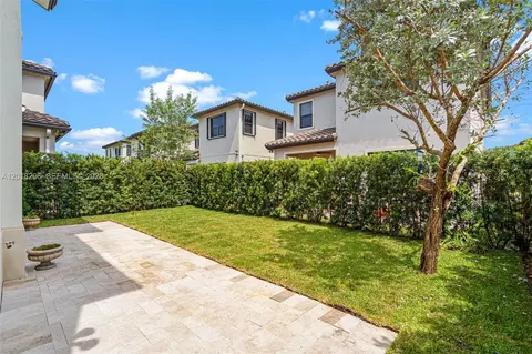 Exterior - 3323 W 96th Pl, Hialeah, FL 33018 photo 9 of 9