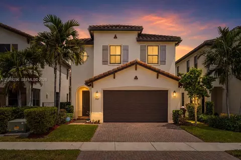 3323 W 96th Pl, Hialeah, FL 33018
